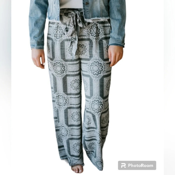 Mystree Women's Cropped Scarf Print Flowy Selene Pants Size Medium NWT - Picture 1 of 12